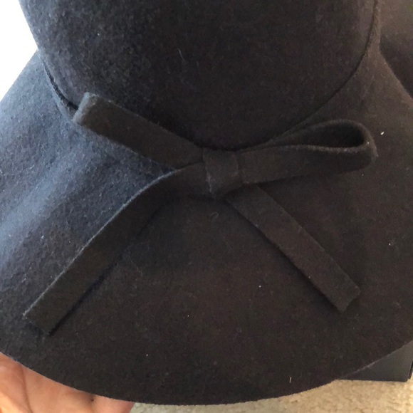 Floppy hat - Picture 2 of 2